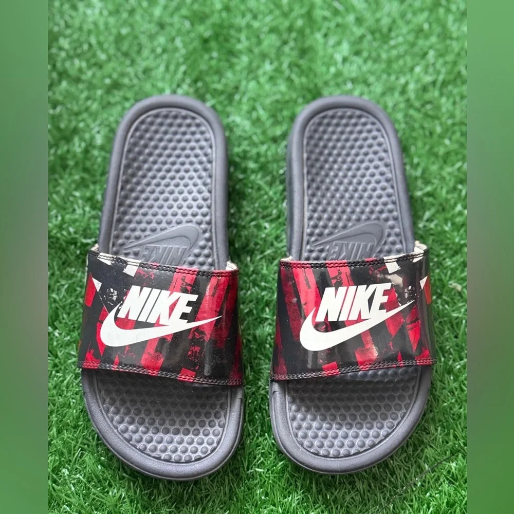 Nike Kids Black‎ and Red Slide Sandals Size 6Y